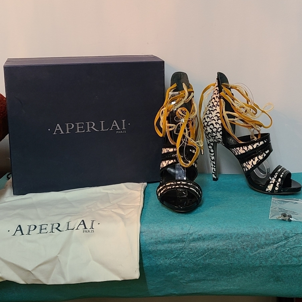 NIB Aperlai Paris "UFFIZI" Strappy Snake Platform